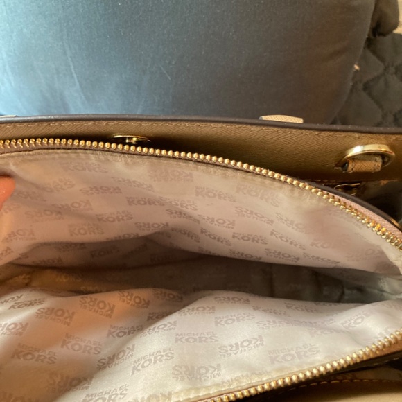 Purses - Picture 9 of 9